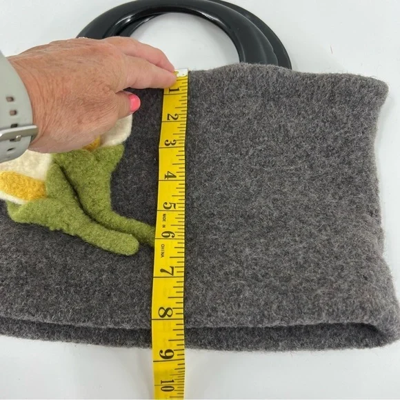 ✅ UNBRANDED BOILED WOOL TULIP PURSE WITH LUCITE PLASTIC HANDLES - Picture 6 of 7